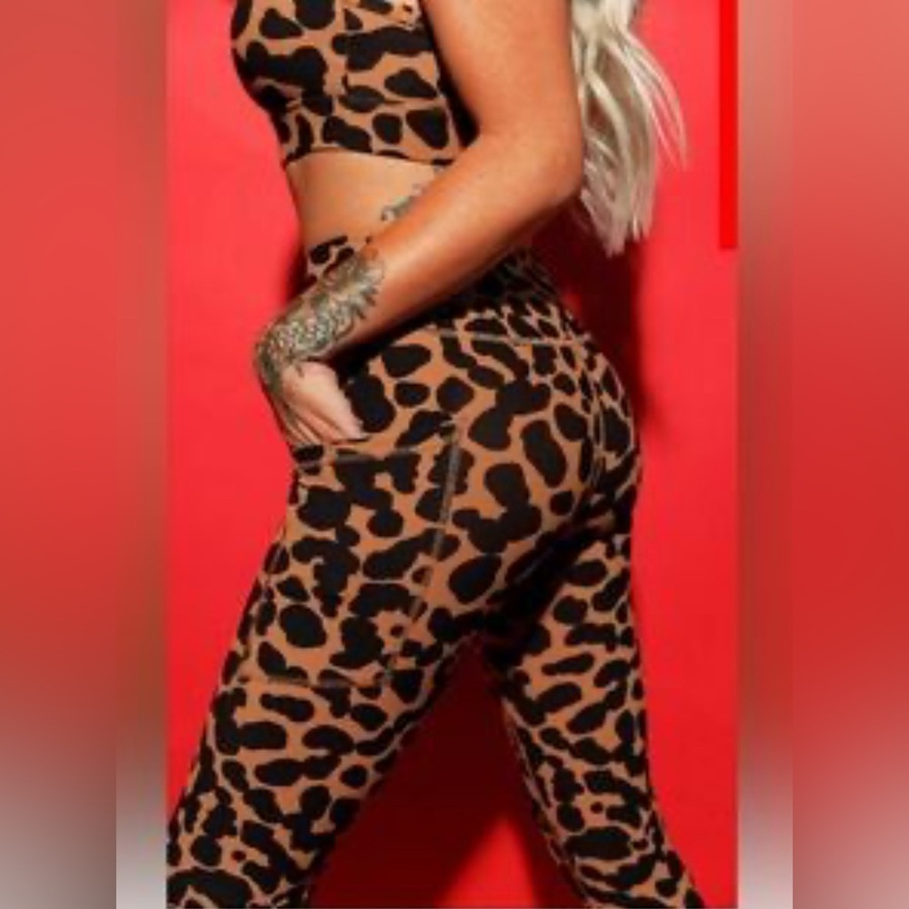 Salty Honey Adapt Leggings-Bite Leopard Print Size Medium NWOT